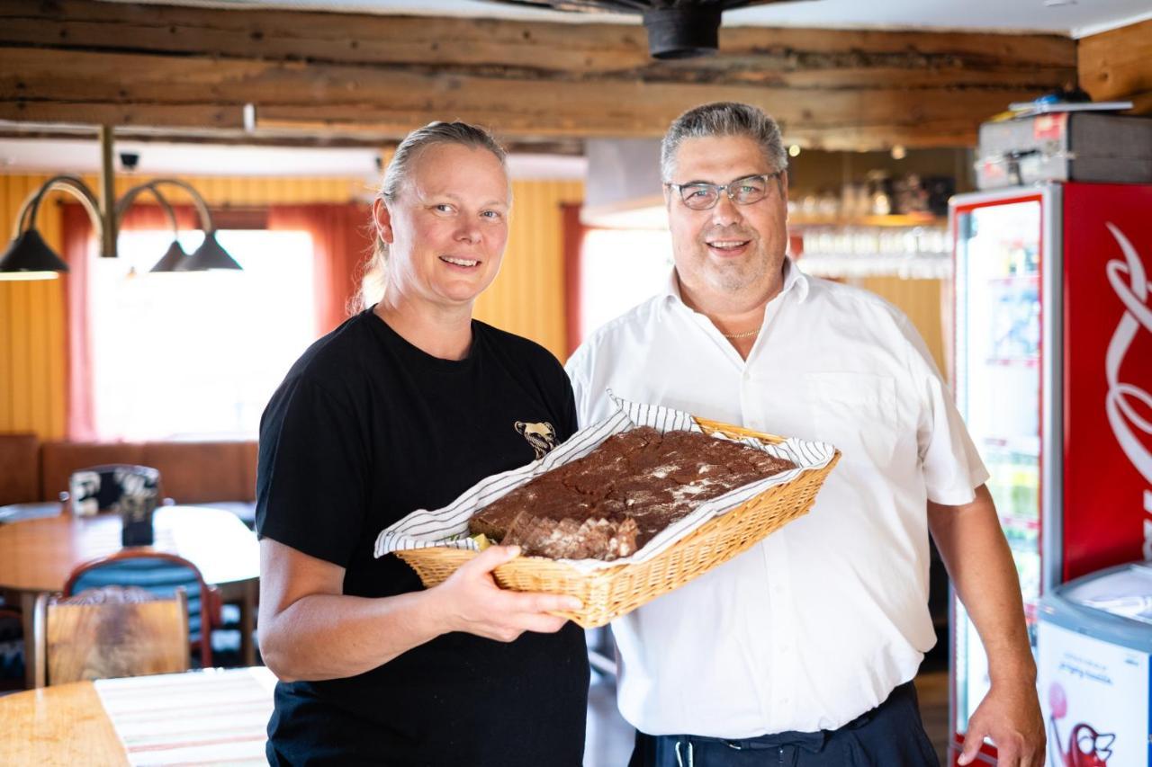 Bed & Breakfast Restaurang Sybarit Houtskar Eksteriør billede