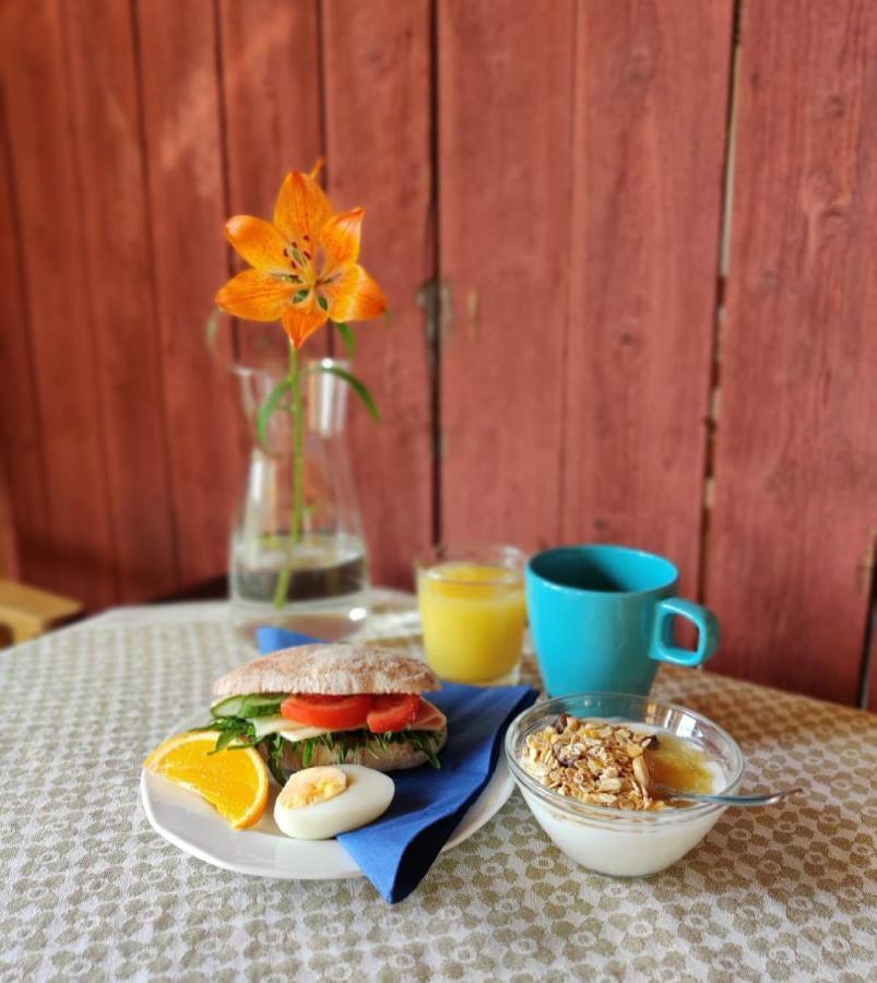 Bed & Breakfast Restaurang Sybarit Houtskar Eksteriør billede